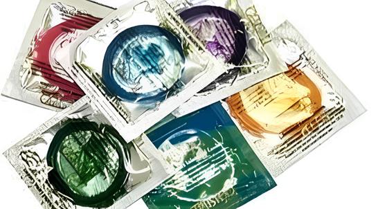 Cina tassa i condom, Bassetti avverte rischio bomba biologica