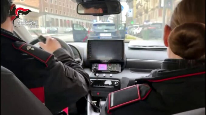 Segue 92enne e la rapina nell'androne di un palazzo a Torino