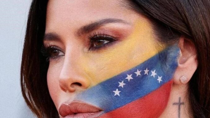 Aida Yespica a Milano celebra libertà del Venezuela 