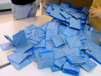 Sondaggio elettorale rafforza i partiti maggiori nel Paese
