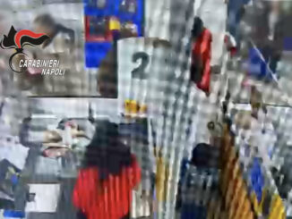 Tenta di rapire un bimbo al supermercato: "Questo non è tuo figlio dammelo"