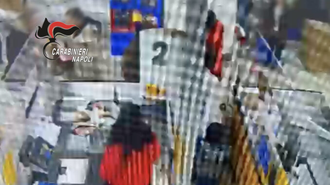 Tenta di rapire un bimbo al supermercato: "Questo non è tuo figlio dammelo"