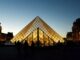 La direttrice del Louvre si dimette dopo scandali