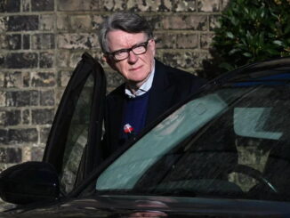 Epstein scandalo travolge mandelson con arresto a londra