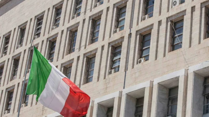 Alta tensione Iran, Farnesina: "Italiani via dal Paese, attenzione anche in Israele"