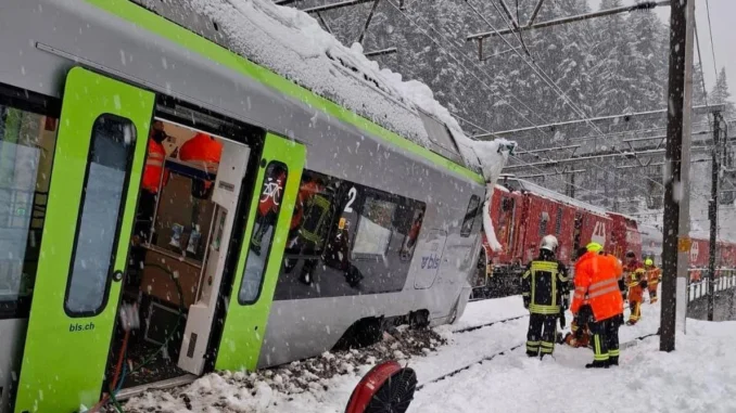 Svizzera, treno deraglia nel canton vallese: 5 i feriti