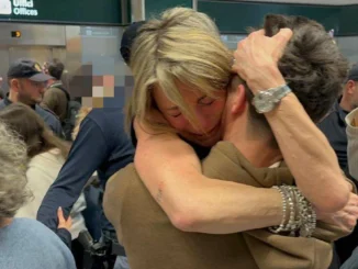 Malpensa, atterrato volo con 200 studenti bloccati a Dubai: li accoglie un lungo applauso