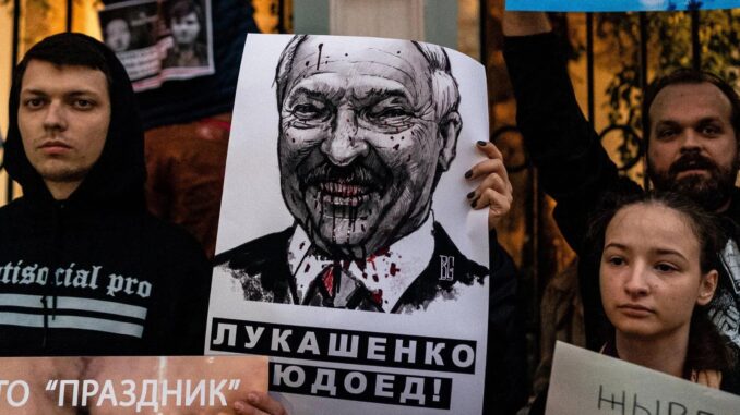 Trump scuote la geopolitica: asse con Lukashenko per la pace