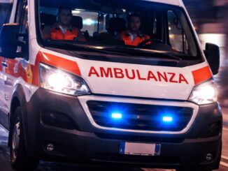 Incidente mortale Roma scontro auto due morti e feriti seri