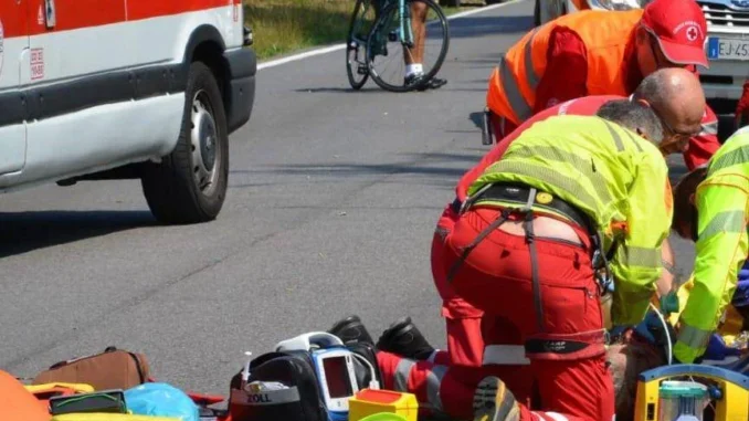 Bergamo, auto travolge tre ciclisti: morto un 33enne, conducente positivo all'alcoltest