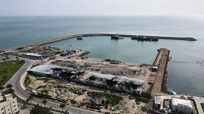 Hormuz riaccende la crisi con nuovo attacco contro petroliera