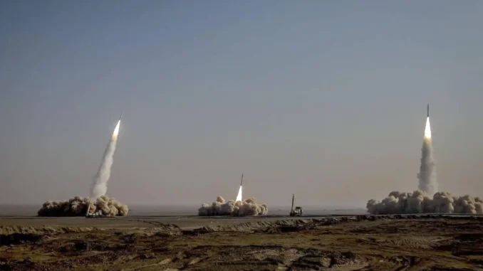 Iran smentisce Trump e colpisce duro le basi Usa nel deserto