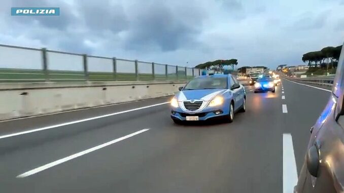 Droga e mafia a Napoli: 12 arresti nella provincia