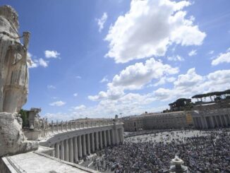 Papa Leone XIV lancia appello per etica nei media e nell'IA
