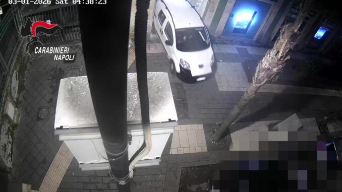 Napoli Nord, fermate 10 persone per furti e rapine seriali